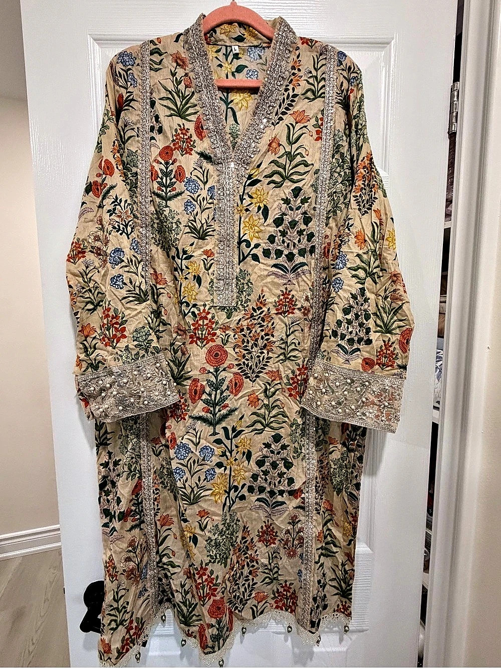 Floral Embroidered Kurta in Beige Size Large